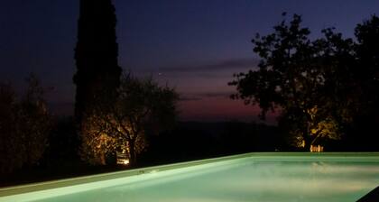 Villa with private pool with magnificent views, 22 km from Florence