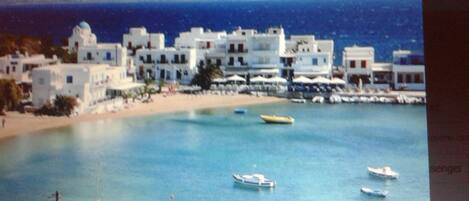 Playa en los alrededores y toallas de playa