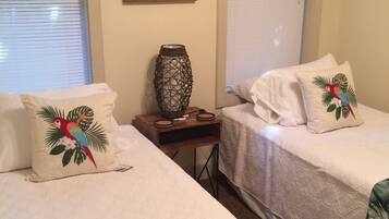 4 chambres, coffres-forts dans les chambres, bureau