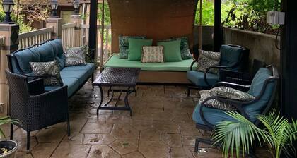 Pittsburgh’s Tropicana with outdoor year round hot tub. Fantastic location!