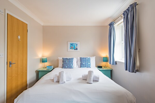 3 Schlafzimmer, Schreibtisch, Bügeleisen/Bügelbrett, WLAN