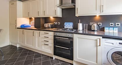 Modern holiday home in Walmer, Deal with parking