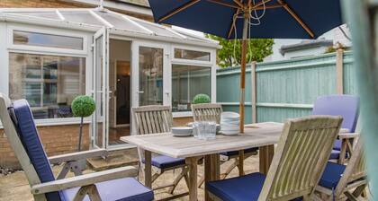 Modern holiday home in Walmer, Deal with parking