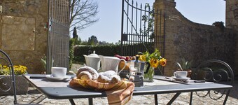 Legnaia countryside luxury property, shared pool, ideal base to discover Tuscany