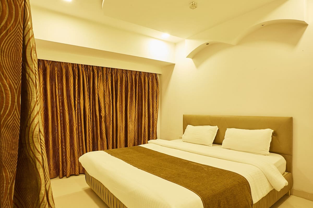 Suite | 1 bedroom, in-room safe, blackout drapes, soundproofing