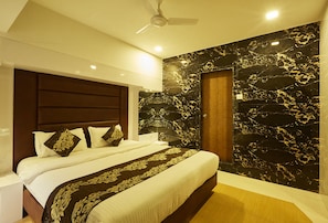 Suite | In-room safe, blackout drapes, soundproofing, free WiFi - Hotel Alibaba Mumbai (Mumbai)