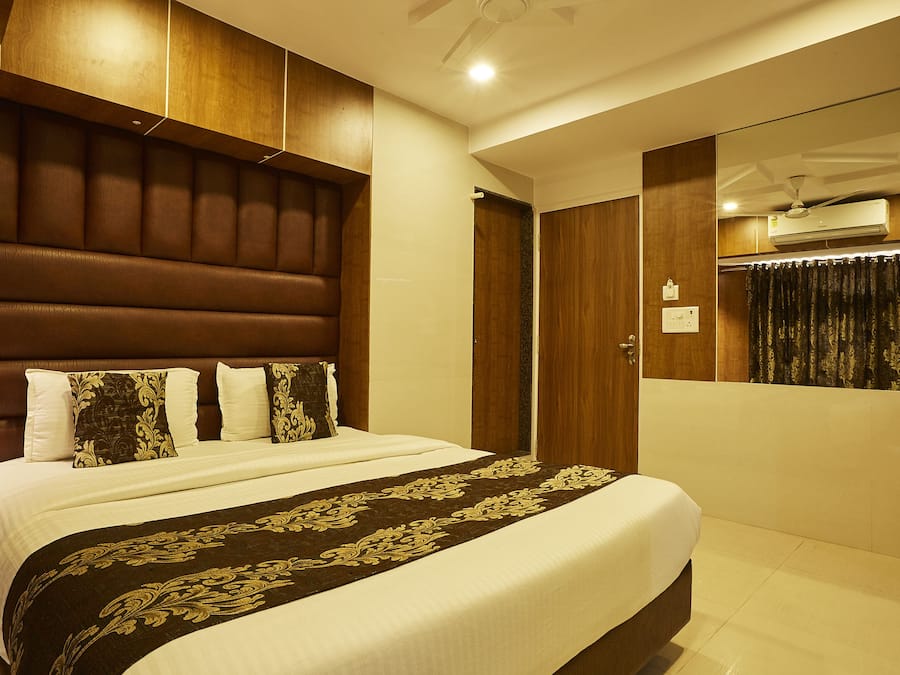 Caja de seguridad en la habitación y cortinas blackout