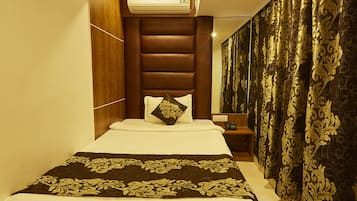 1 bedroom, in-room safe, blackout curtains, soundproofing