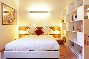 1 bedroom, desk, iron/ironing board, free WiFi
