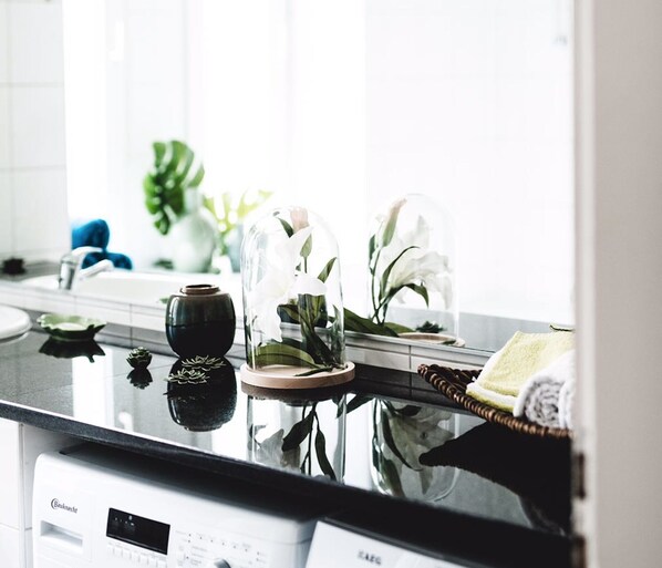 Interior - Spacious, Luxury & Sunny Apartment + Free Parking (Wiesbaden)