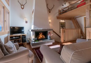 TV, fireplace - Chalet Luna Penthouse G (Wengen)