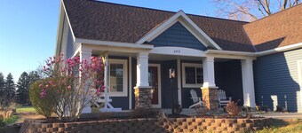 Porch Swing Saugatuck - Modern Farmhouse + Hot Tub, EV Charger, Billiards, Bikes