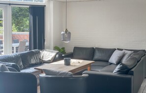 Fernseher, Kamin, DVD-Player