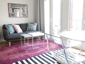 TV - Ripple - near Congress Centre & River- A/C, swimming, pool, secure parking (Lisboa)