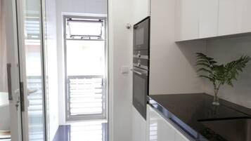 KylskÄp, mikrovÄgsugn, ugn och spishÀll