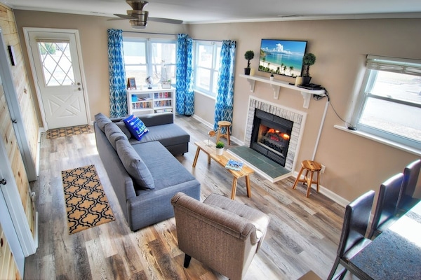 Open the windows to enjoy the fresh lake breeze!