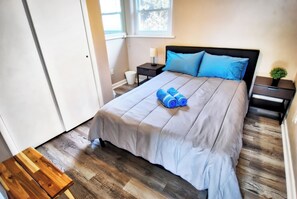 2 habitaciones, tabla de planchar con plancha, wifi y ropa de cama 