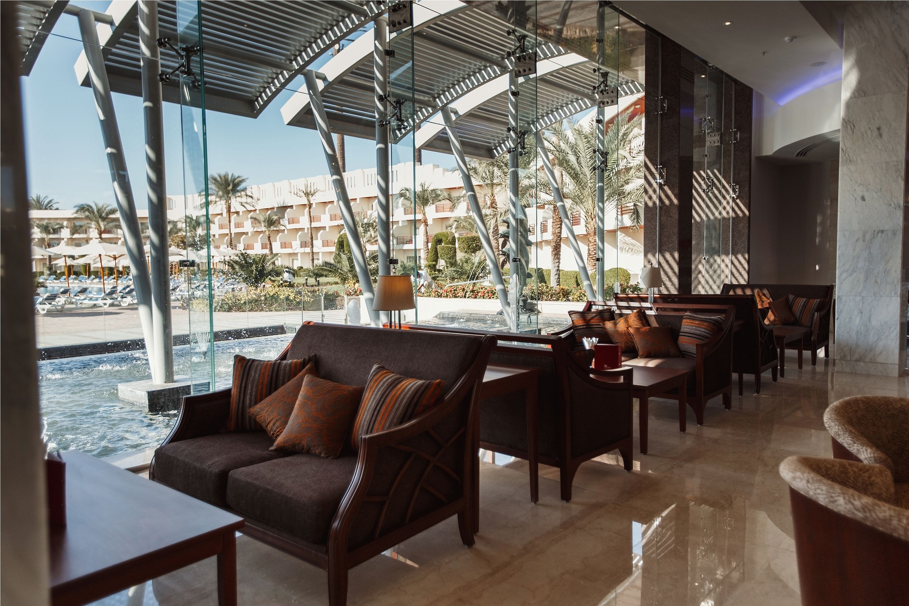 3 bares, bar en la piscina, bar junto a la piscina y bar en la playa