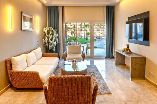 Executive Suite | Living area