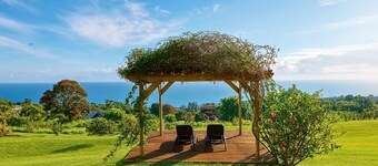 4 Bedroom Farmhouse + Guesthouse Retreat 180° Ocean Views North Hilo Sleeps 12