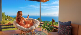 4 Bedroom Farmhouse + Guesthouse Retreat 180° Ocean Views North Hilo