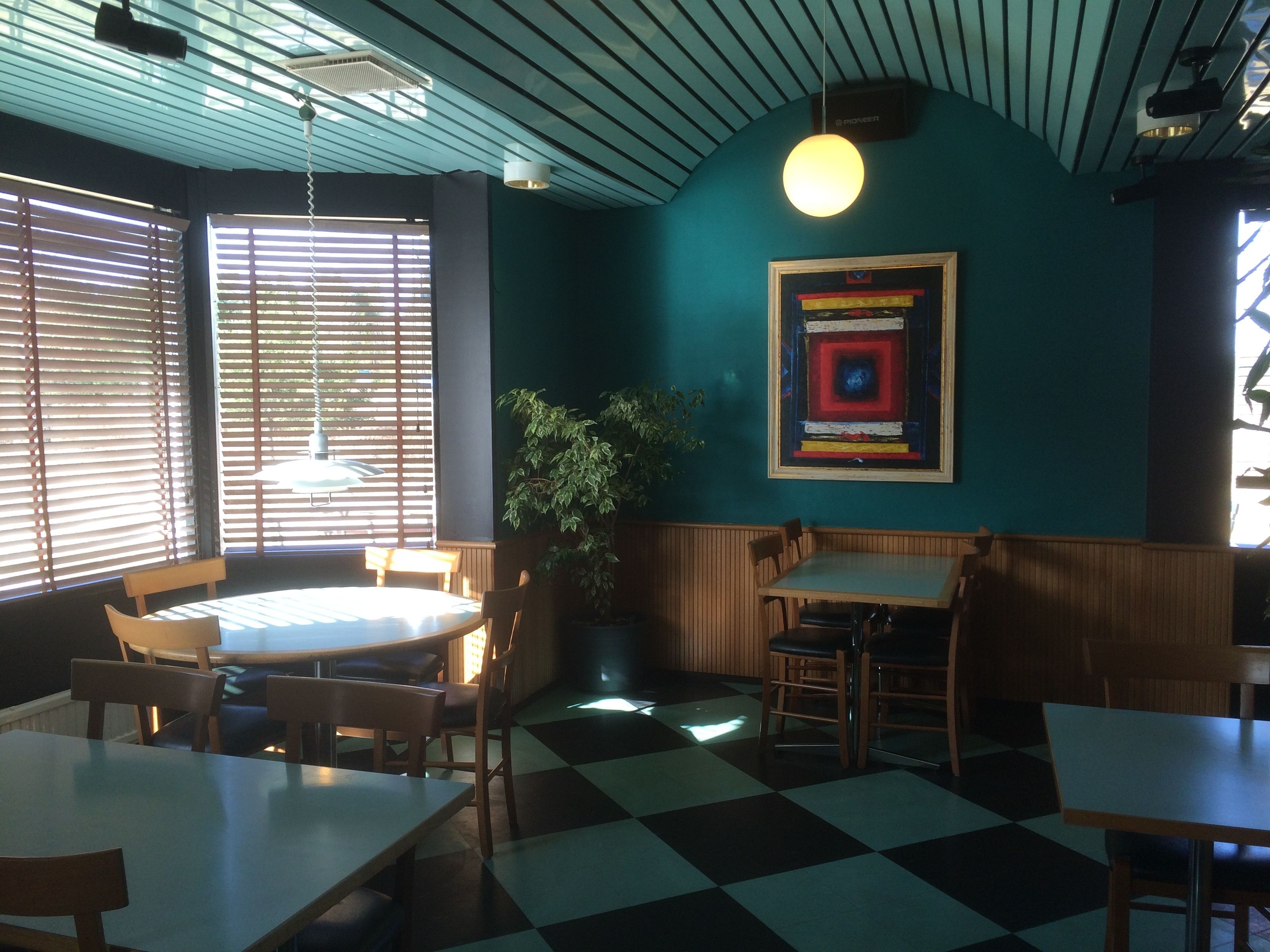 بوفيه فطور مجانًا يوميًا