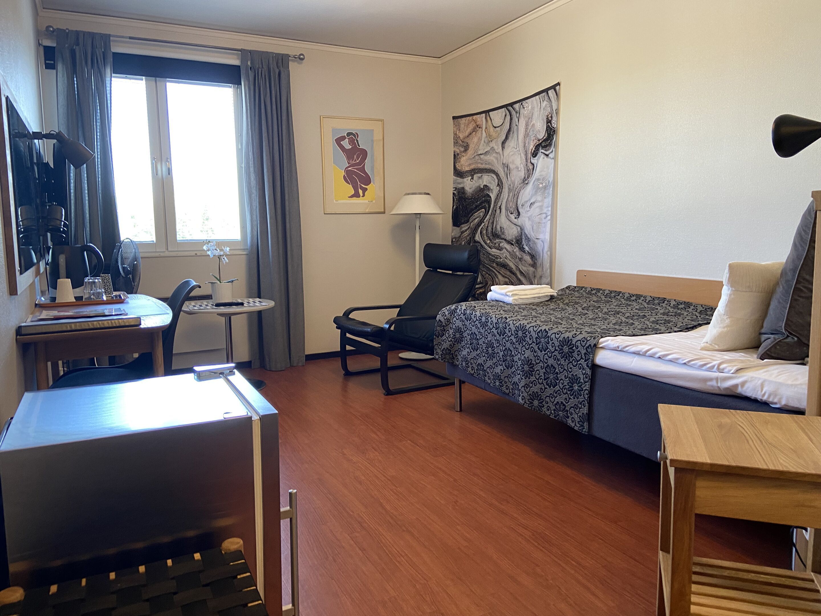 Bureau, Wi-Fi gratuit, draps fournis