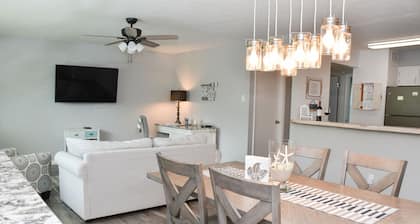 Beachy Getaway–Cozy, Clean & Equipped w/ All Essentials! Relax, Enjoy & Refresh!