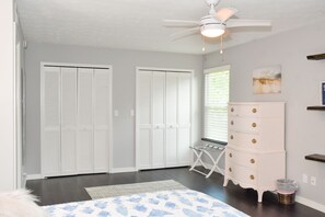 1 chambre, bureau, fer et planche à repasser, accès au Wi-Fi (inclus)
