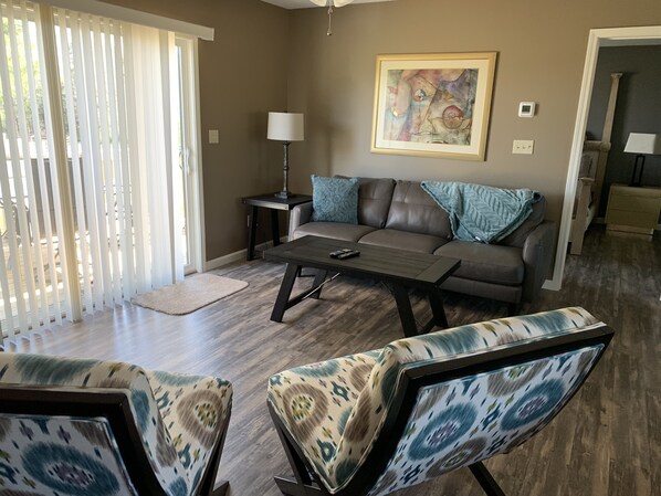 TV - Adorable Cozy House Near Tryon Equestrian Center (Tryon)