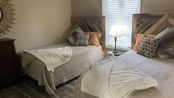 2 bedrooms, iron/ironing board, free WiFi, bed sheets