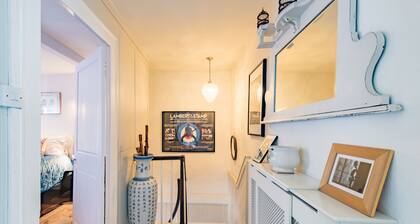 Poikkeuksellinen hirsimökki historiallisessa keskikaupungissa, Dealissa