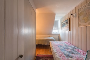 3 habitaciones, escritorio, tabla de planchar con plancha y wifi