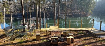 Relaxing Multi-family waterfront home with private dock on Lake Hartwell!