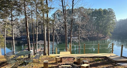 Relaxing Multi-family waterfront home with private dock on Lake Hartwell!