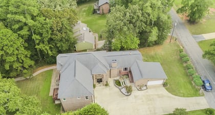 Relaxing Multi-family waterfront home with private dock on Lake Hartwell!