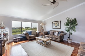 Smart-TV, Kamin, DVD-Player, Tischtennisplatte