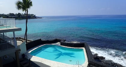 Kona Magic Sands Oceanfront Studio #307 with COOL A/C