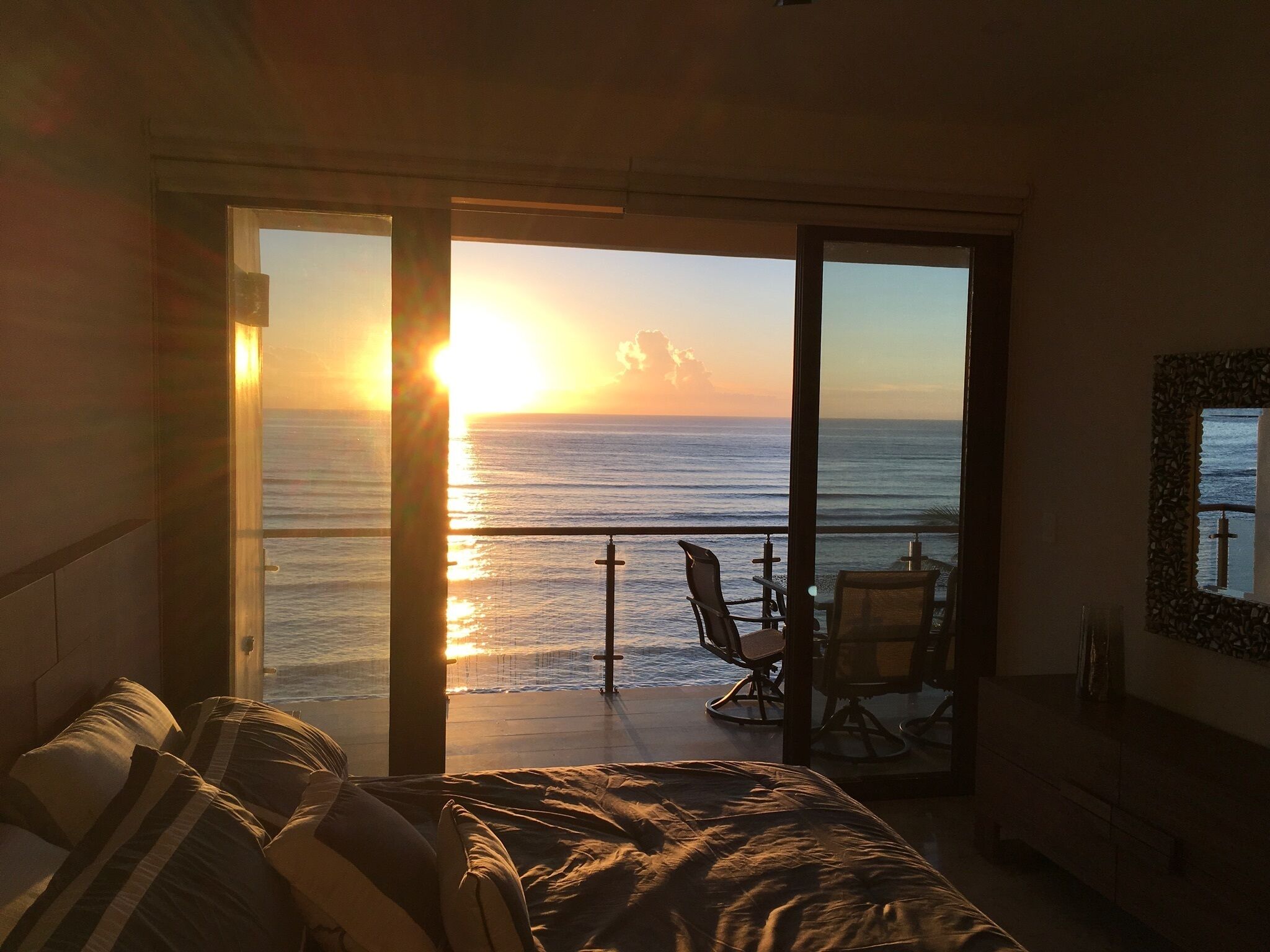 3 chambres, coffres-forts dans les chambres, fer et planche à repasser