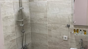 Apartemen, 1 kamar tidur | Kamar mandi | Shower, shower pijat air,  dan perlengkapan mandi gratis