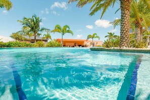 Piscine extérieure, piscine chauffée