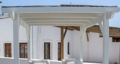The Veranda of Gavrion - Premium Cycladic House