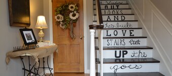 BolivarPlace whole upstairs 2 br/1 bath Within walking distance to Downtown/TWU