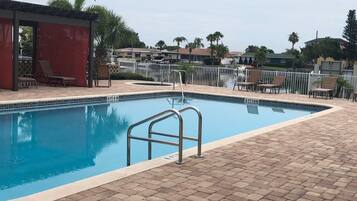 Piscine extérieure, piscine chauffée