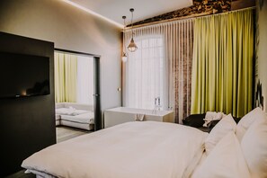 Suite | Minibar, in-room safe, desk, blackout drapes - Hotel & Restaurant heyligenstaedt (Giessen)