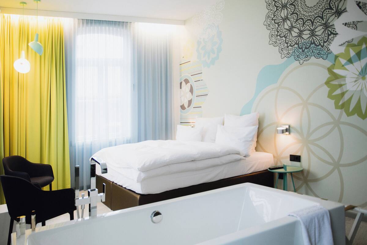 Deluxe Double Room | Television