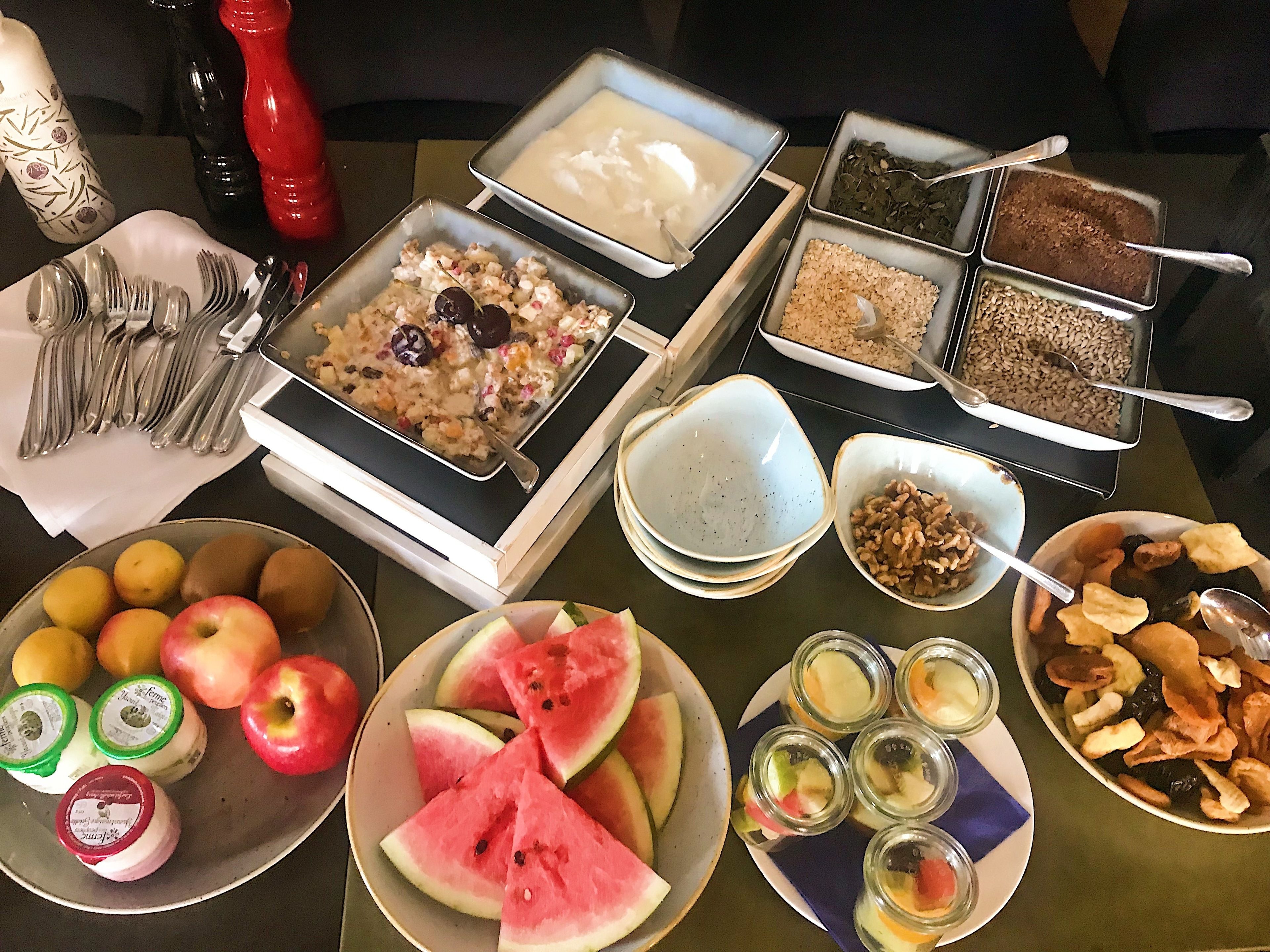 뷔페 아침 식사