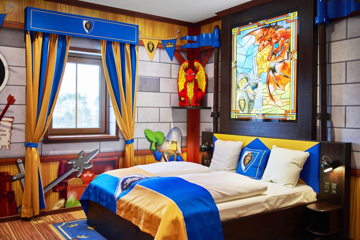 Dragon Knight's Room | 저자극성 침구, 미니바, 책상, 방음 설비