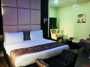 Presidential Suite | Individually decorated, individually furnished, desk, laptop workspace - De Brit Hotel (Benin City)