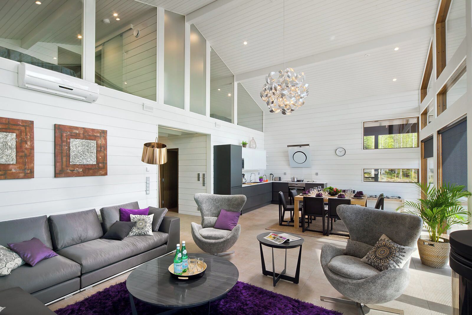Exclusive Villa Loiste | Oleskelualue | Taulutelevisio, takka